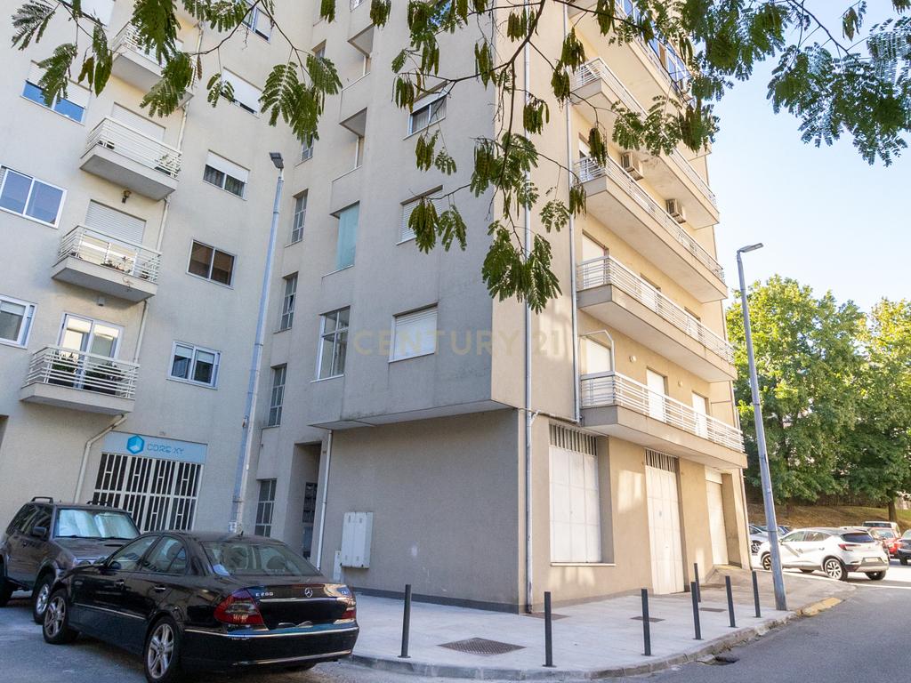 T3 REMODELADO EM SÃO VICENTE | 142 M² | ELEVADOR | GARAGEM | VARANDA COM VISTA SOBRE BRAGA - Image 25