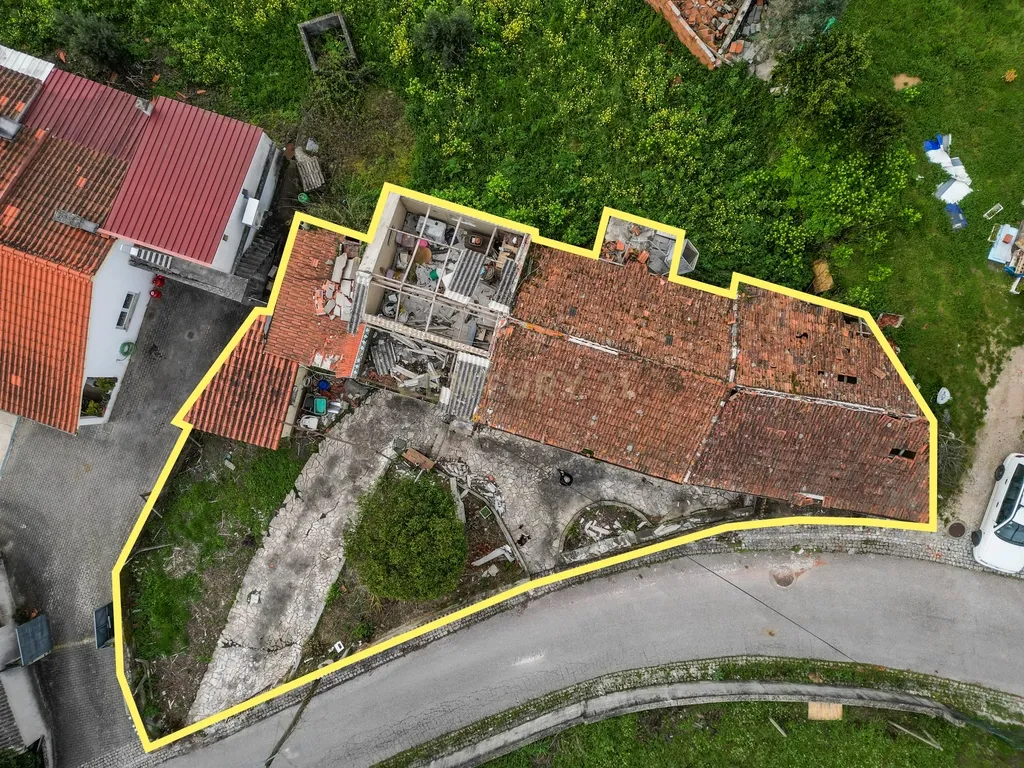 Moradia T4 com Garagem e Quintal em Chão de Couce – Oportunidade com Potencial em Ansião - Image 26