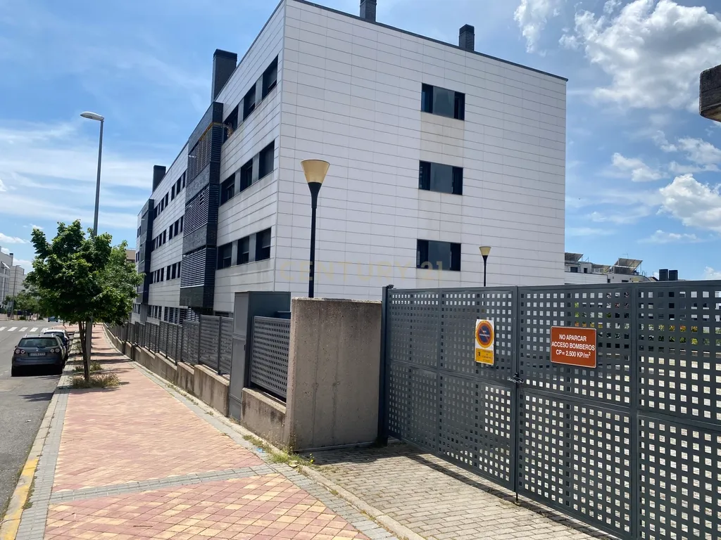 Luxuoso Apartamento com Vista Panorâmica em Madrid - Image 30