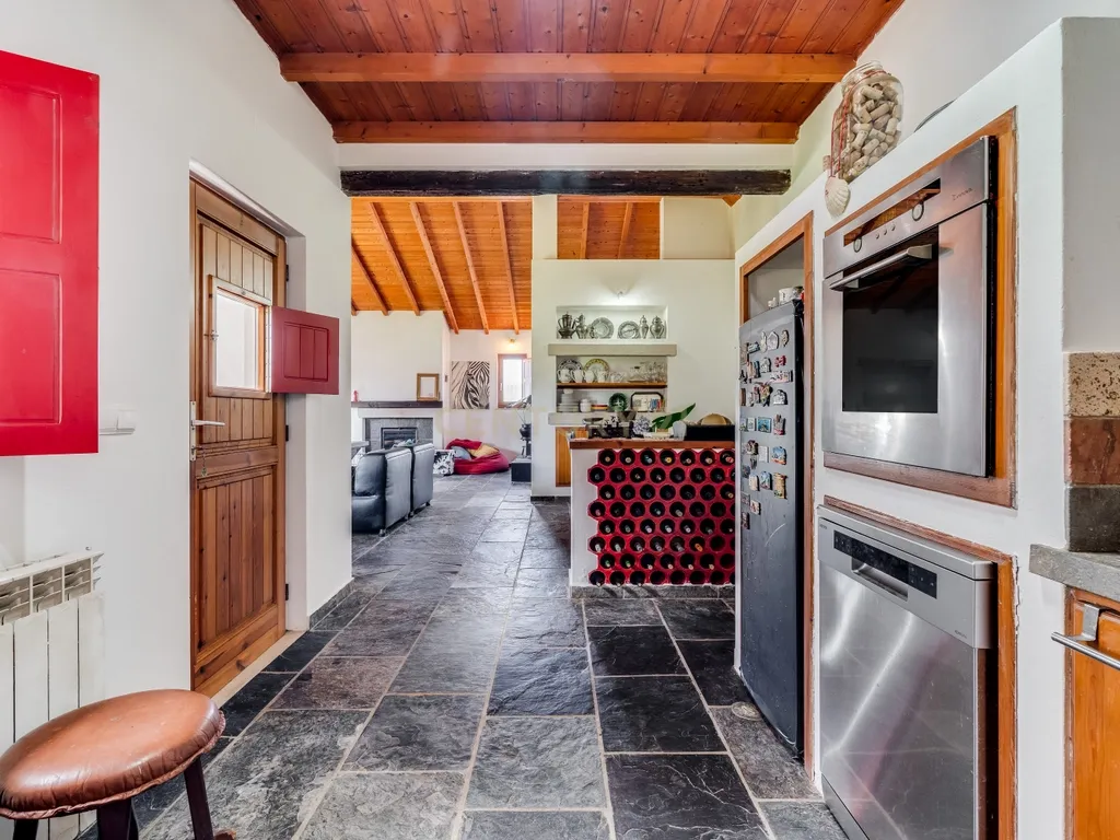Moradia na Costa Alentejana de 4 Quartos e Arquitetura Tradicional com Piscina e Jardim – Odemira - Image 4