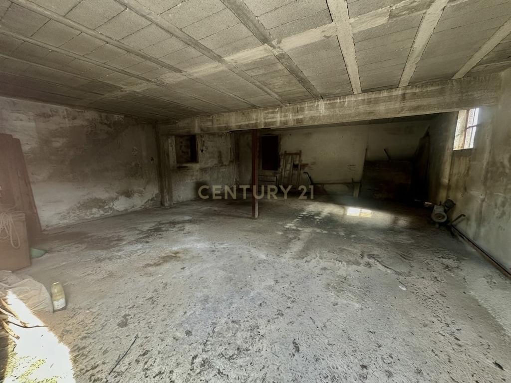 Moradia com 1 300 m² de Terreno e Elevado Potencial em Tabosa do Carregal - Image 23