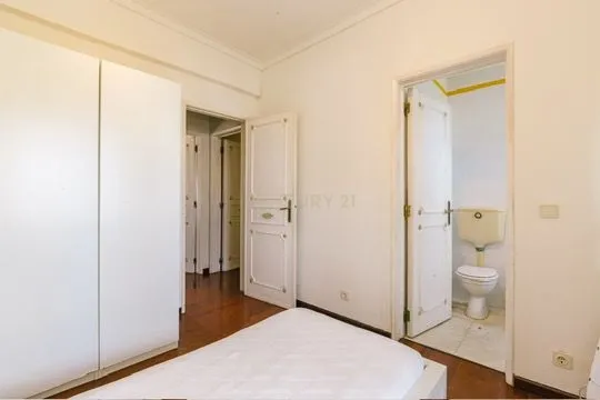 Apartamento T5 com Vista Deslumbrante sobre o Tejo – Olivais - Image 16