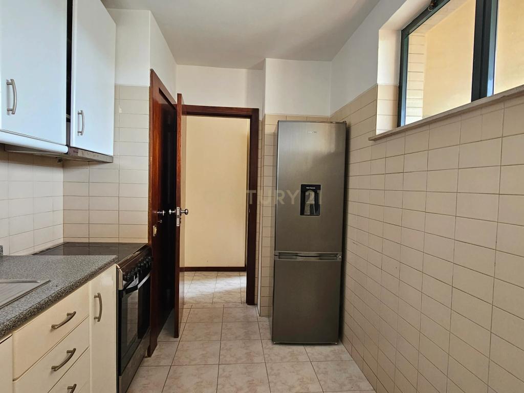 Apartamento T2 com garagem, Matosinhos - Image 3
