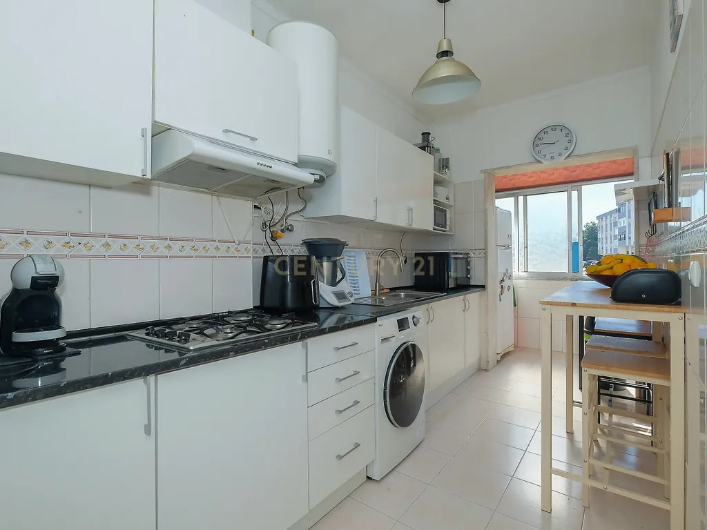 Apartamento T3 no Seixal com Varandas e Acessibilidade Fertagus - Image 5