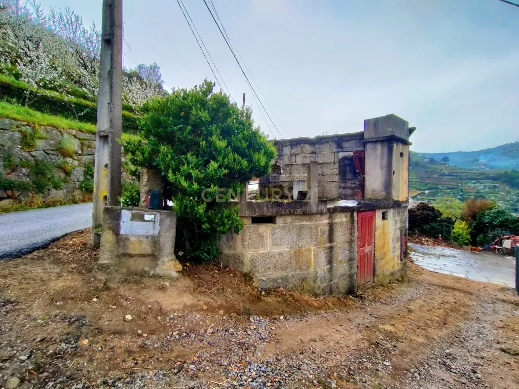 Moradia para reconstruir com terreno, refúgio paradisíaco perto da praia fluvial de Porto de Rei, S. Martinho de Mouros, Resende - Image 12