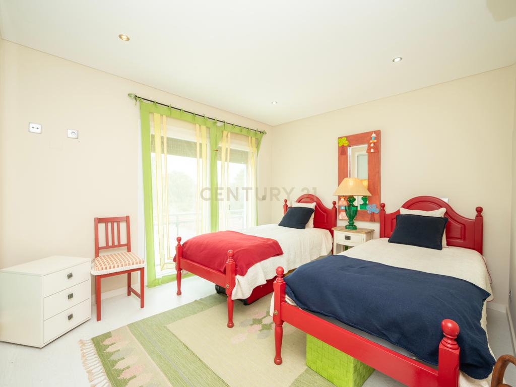Moradia Exclusiva com Piscina e vista da Serra da Arrábida - Image 27