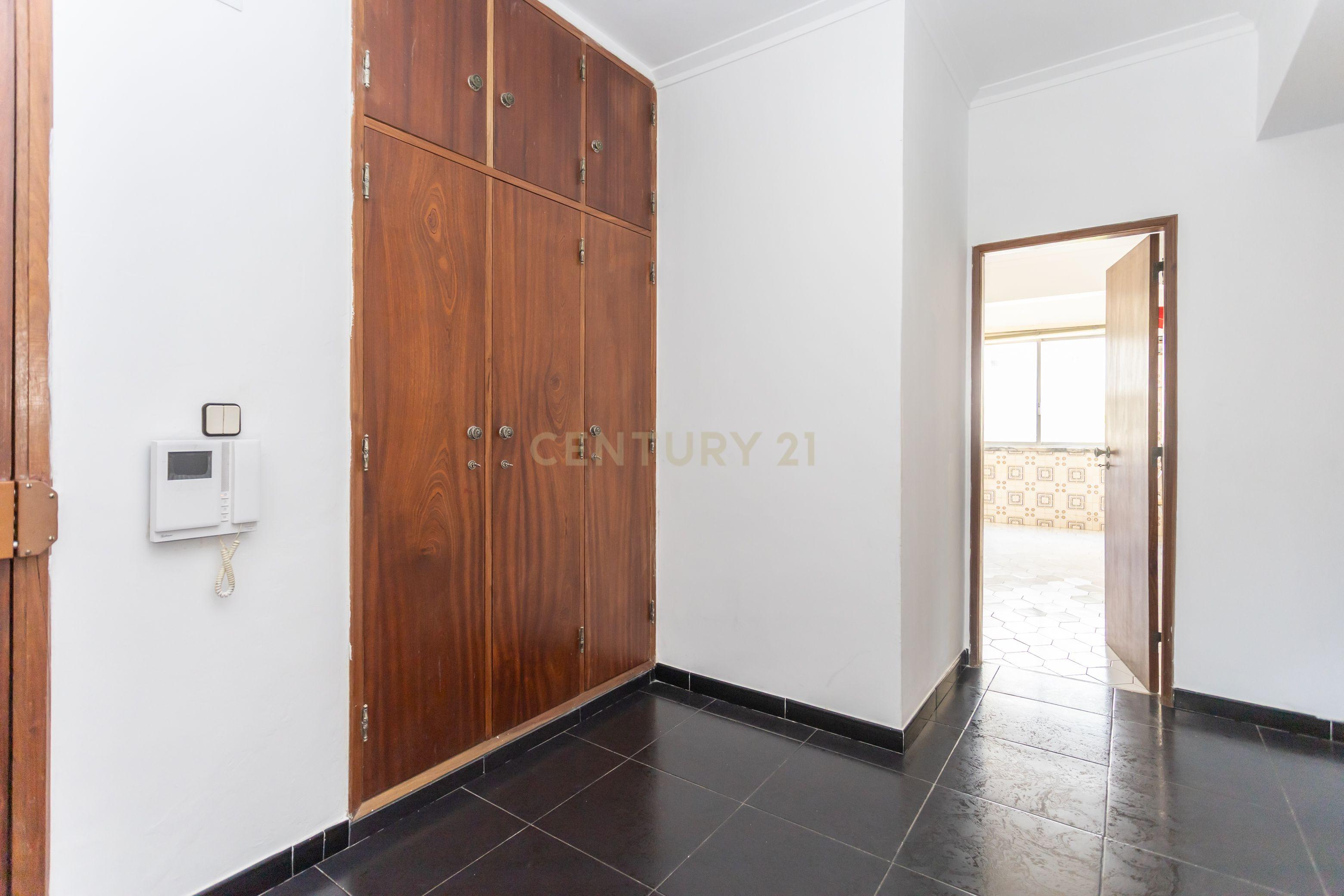 Fotografia 9 de T2 com 84m2 de área útil - Corroios, Seixal