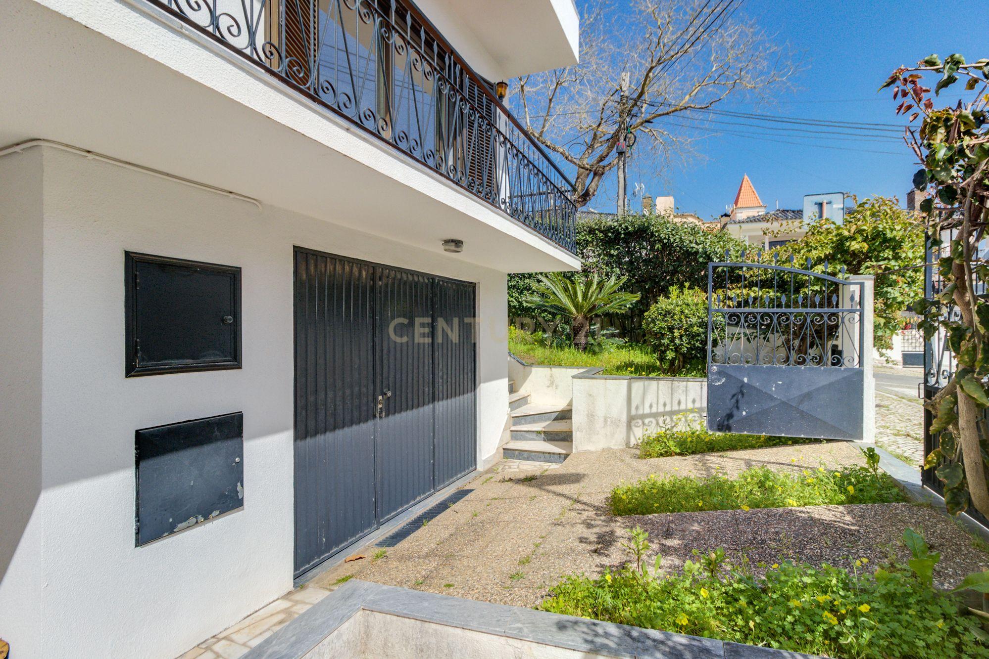 Moradia T4, Praia Santo Amaro de Oeiras e Estação de Comboios - Image 43