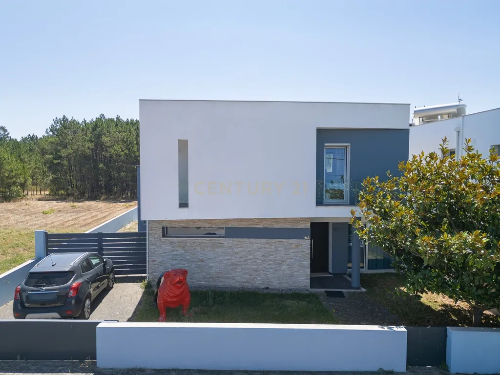 Casa de Luxo com Jardim Piscina e Jacuzzi na Marinha Grande - Image 3