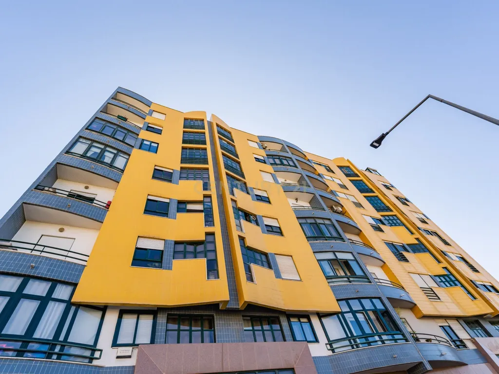 Apartamento T3 com Vista desafogada e parqueamento, no Feijó - Almada - Image 28