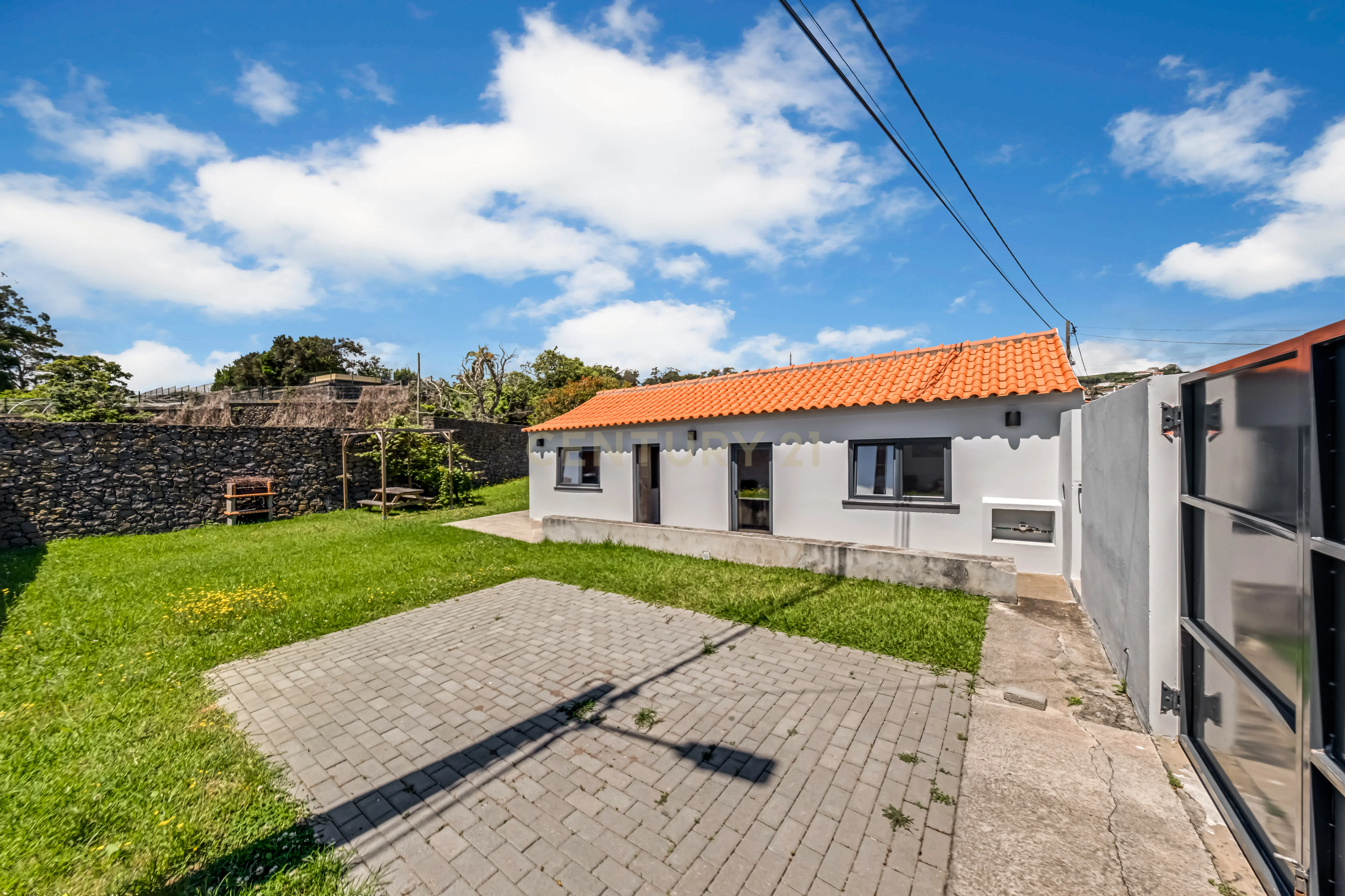 Fotografia 3 de Moradia T1 com jardim e Licença de Alojamento Local Ativa Angra do Heroísmo