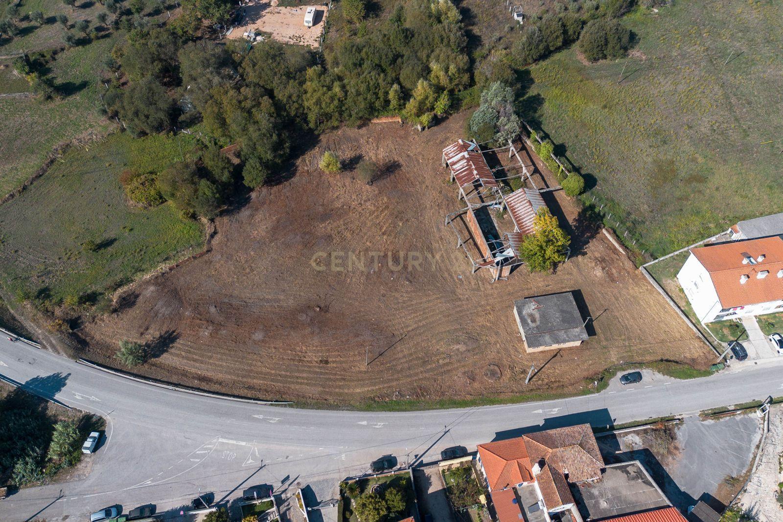 Fotografia 3 de Terreno  9.000m2 + Armazém em Miranda do Corvo, Coimbra