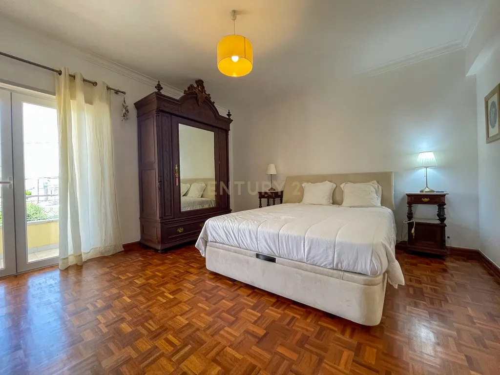Moradia T5 com Piscina na Marisol - Almada - Image 22