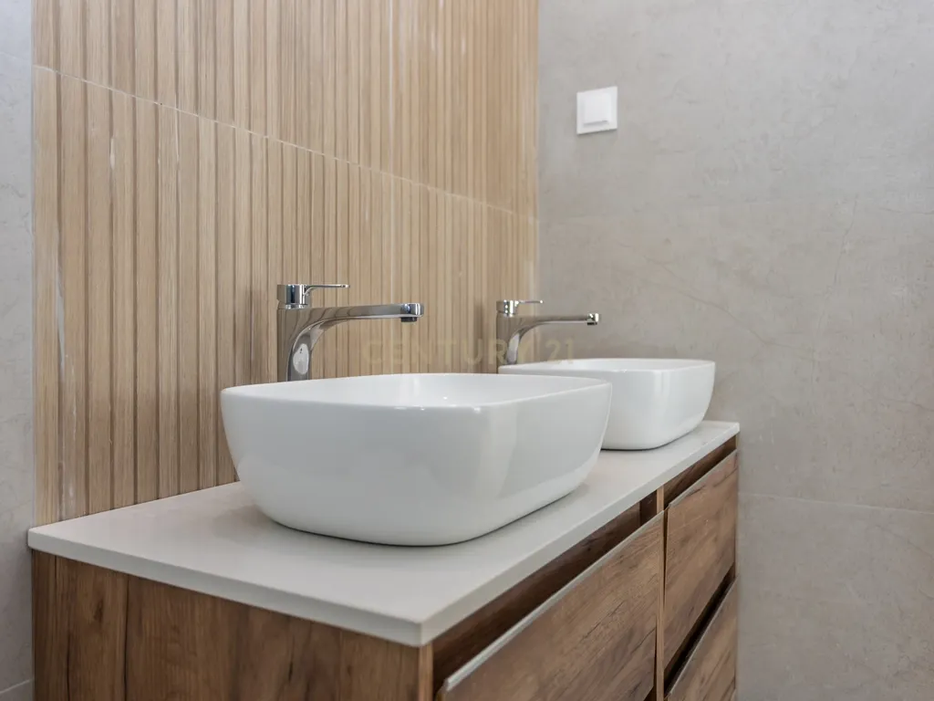 Carisma e boas áreas na sua Moradia Nova T4 Suites!!! no Pinhal do General - Image 50