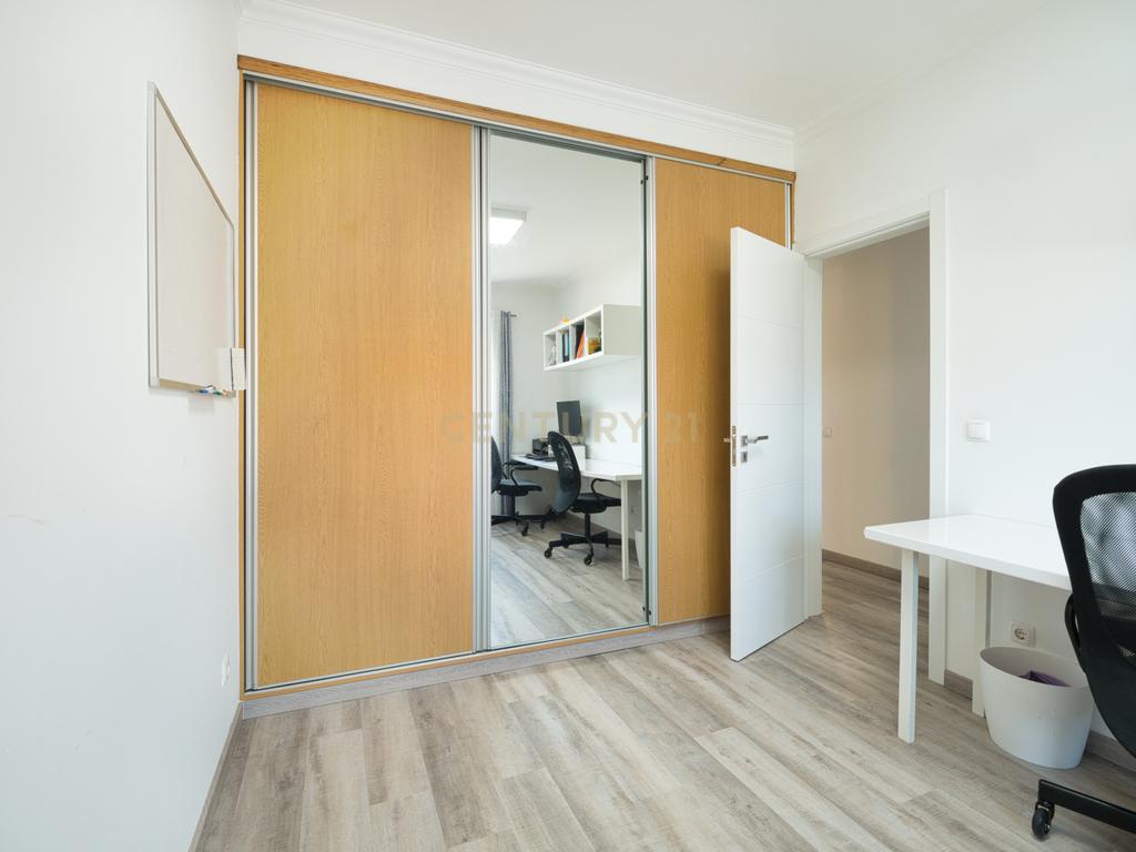 Moradia Isolada T3 com Piscina- Furo água - Aroeira - Image 17