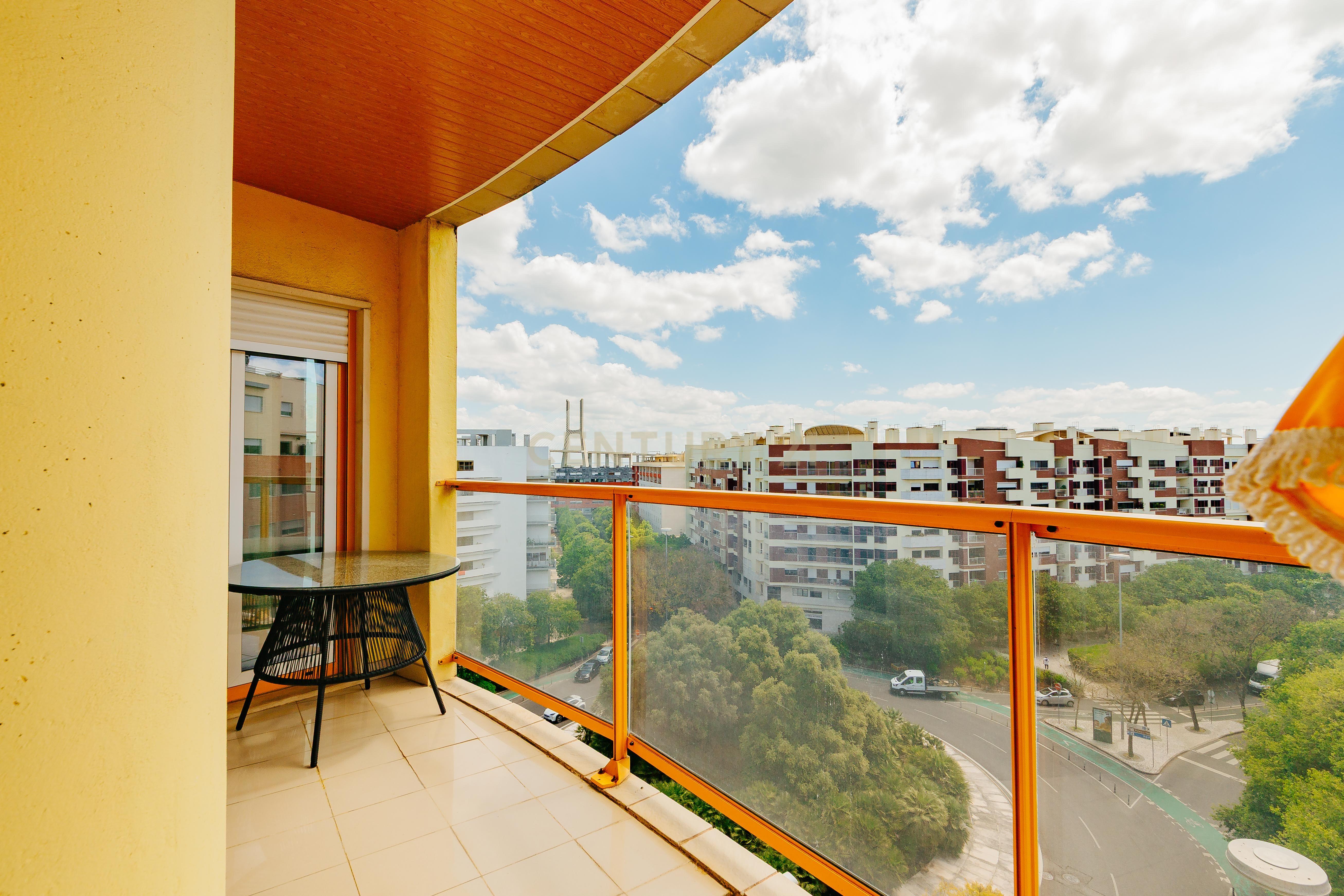 Apartamento T3 totalmente remodelado com Vista Panorâmica no Parque das Nações - Image 4