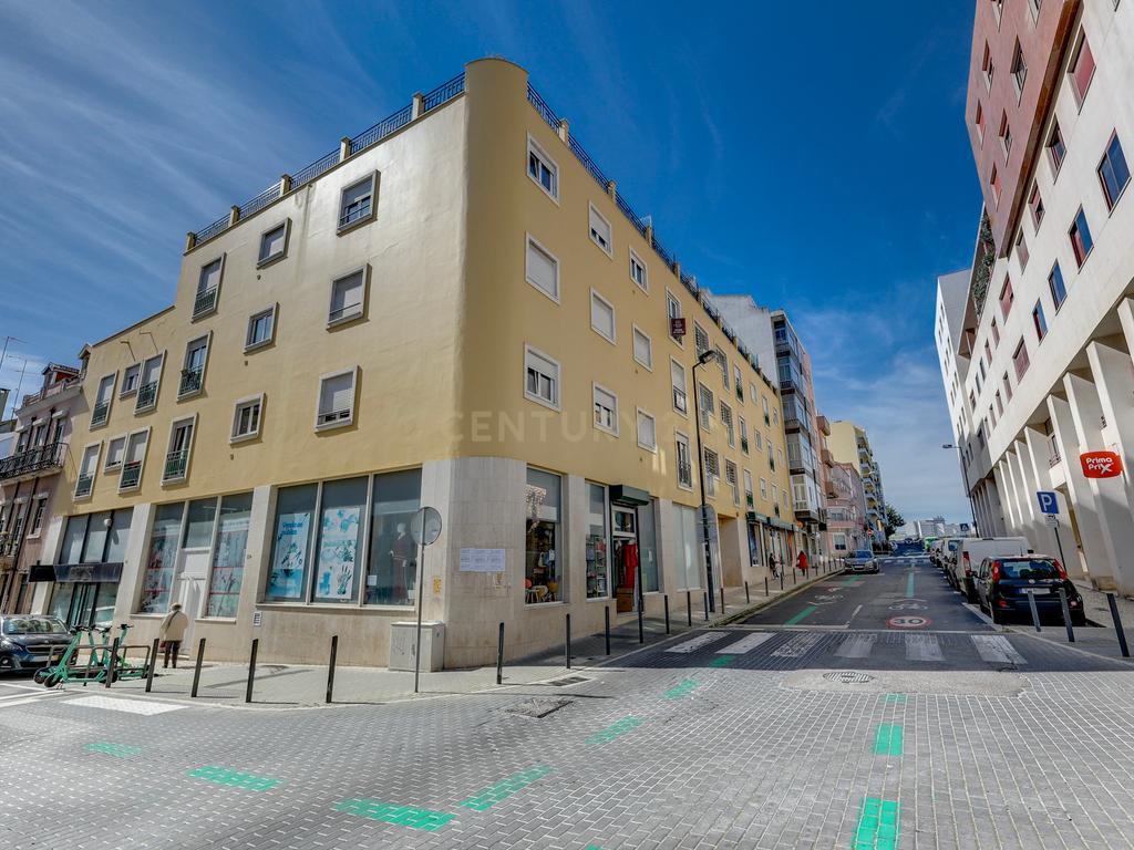 Apartamento T3 ( 2+1 ) Avenidas Novas ( Bairro do Rêgo), Lisboa - Image 5