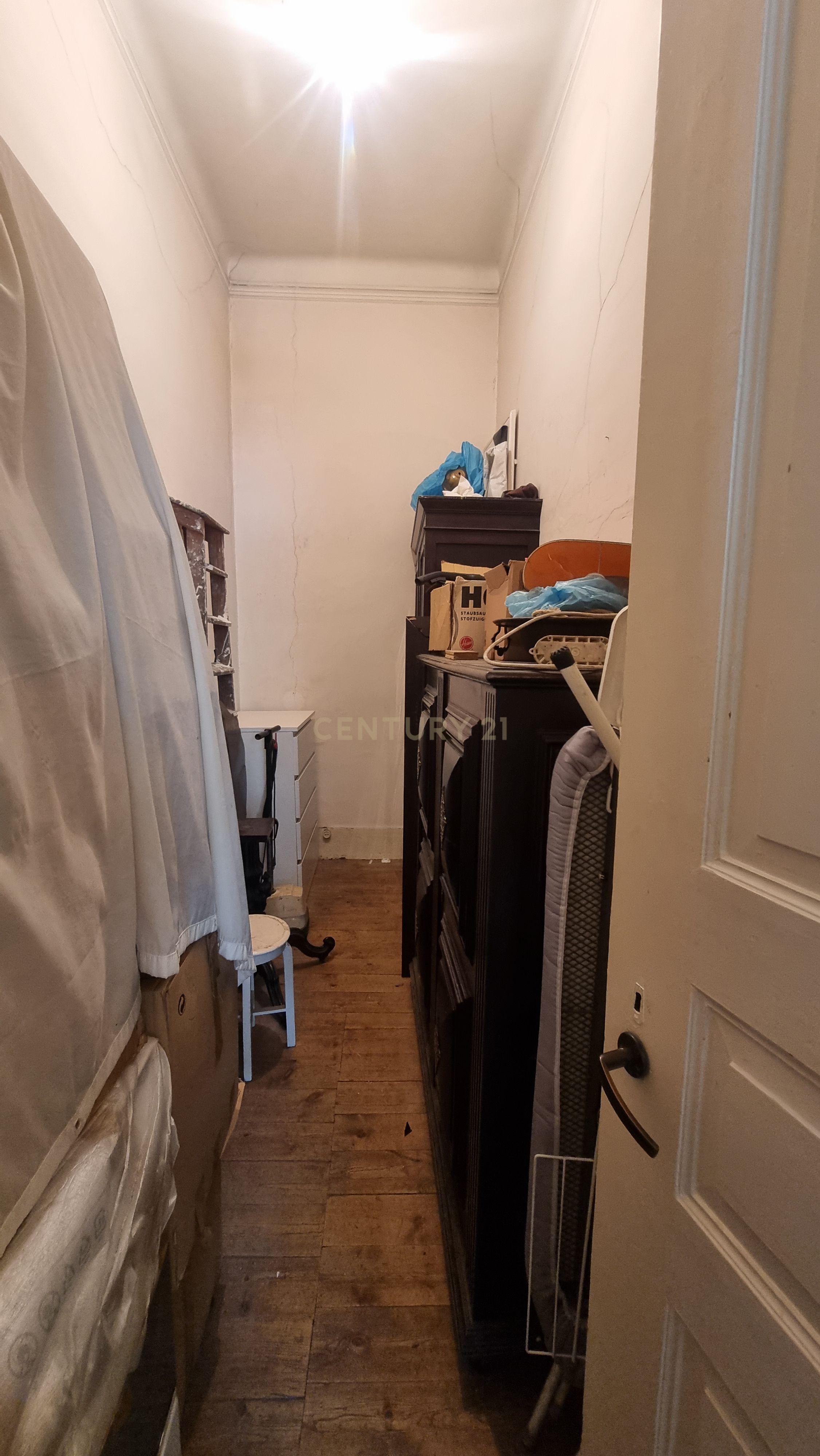 Apartamento Pombalino de Charme com 8 Assoalhadas – Av. Almirante Reis, Lisboa - Image 29