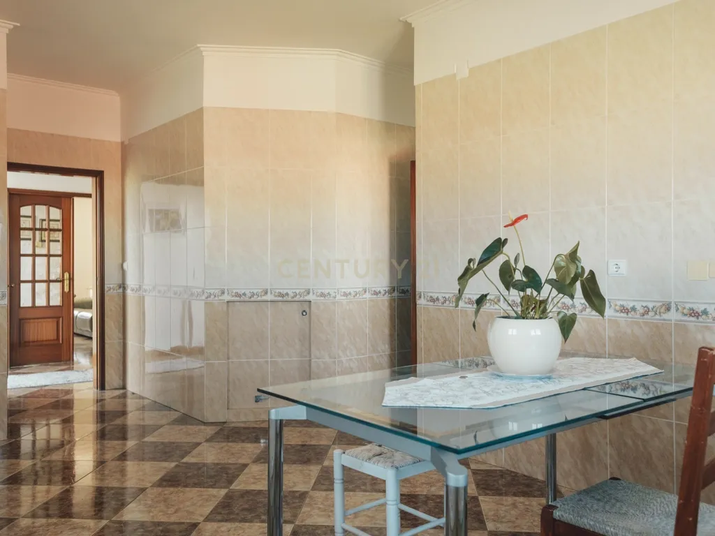 Moradia Isolada T4+2 com Piscina | Lazarim – Charneca da Caparica - Image 12