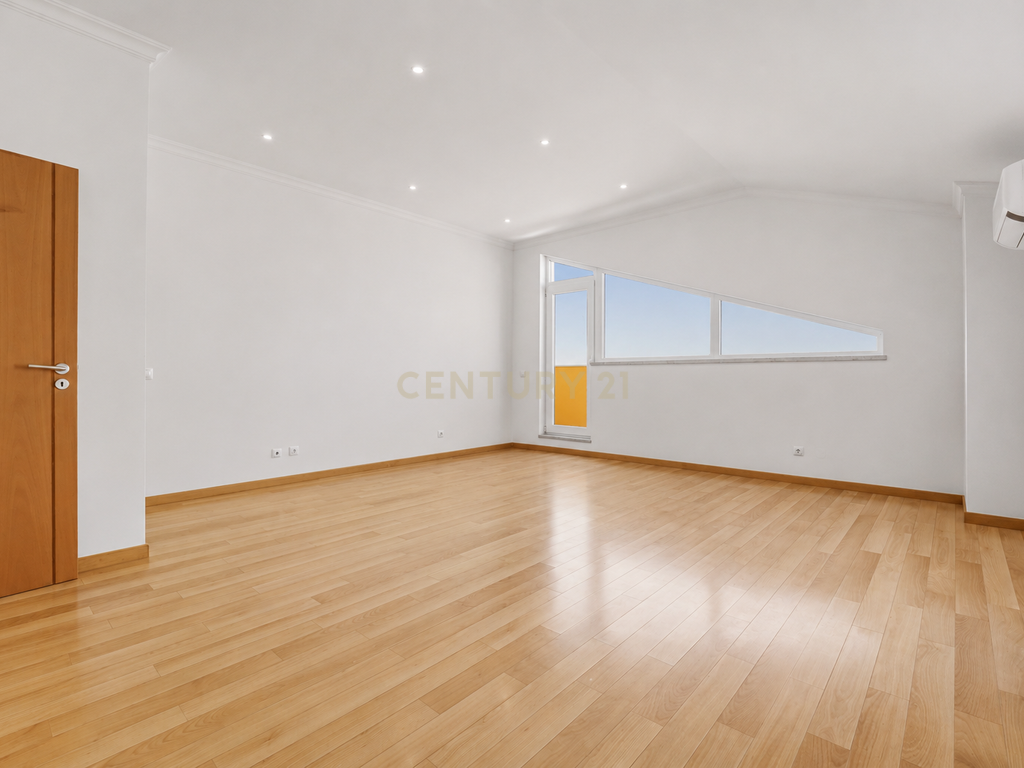 Duplex Exclusivo | 1 Quarto + 3 Suites | Terraços | Vista Panorâmica sobre o Estuário do Tejo - Image 17