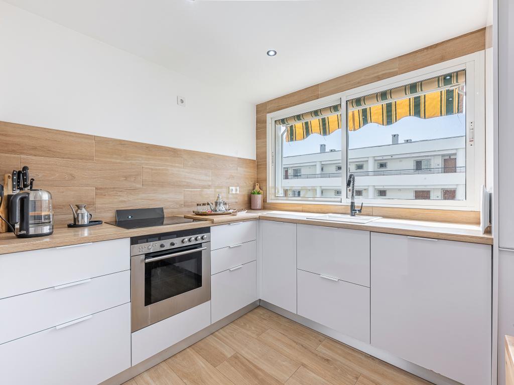Magnífico Apartamento de 3 Quartos Totalmente Remodelado em Guadalmina Alta - Image 3