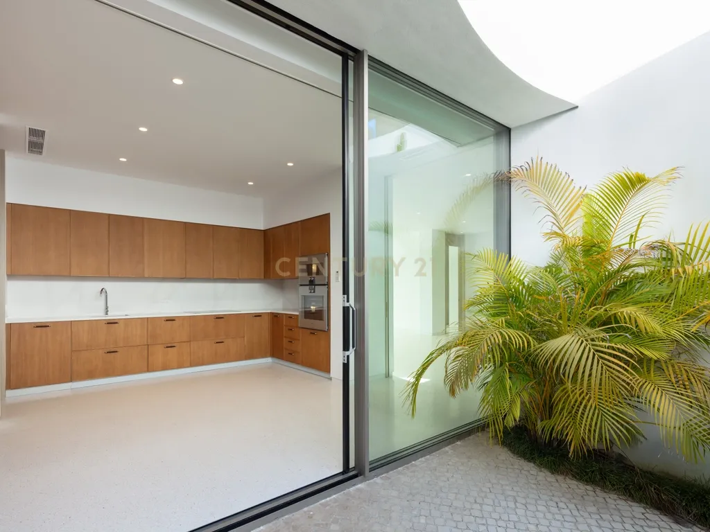Villa de Golfe na Primeira Linha 7: Uma Obra-Prima Escultural da Arquitetura Visionária na Finca Cortesin - Image 14