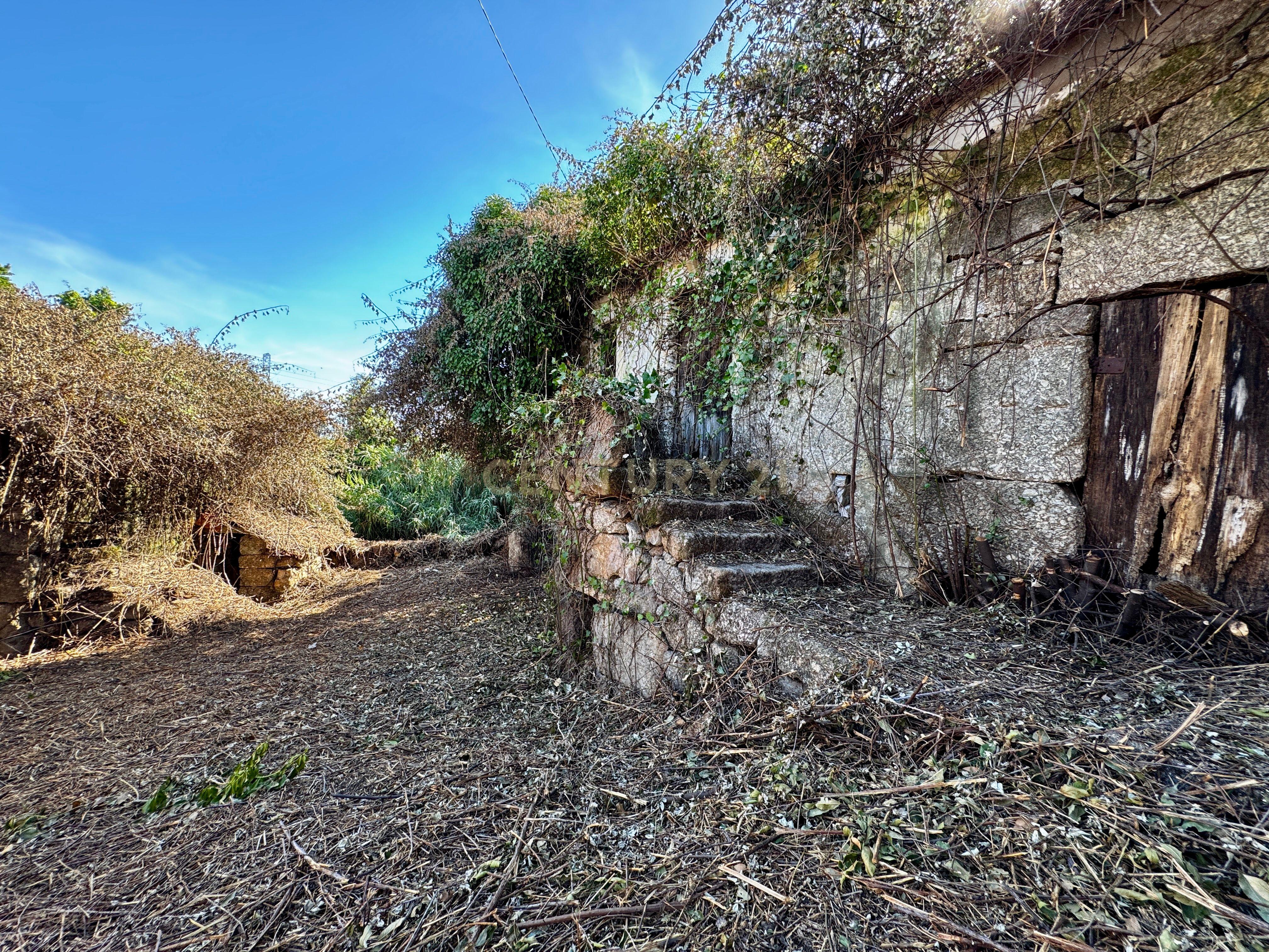 Fotografia 5 de Moradias em Ruína com terreno em Abragão, Penafiel