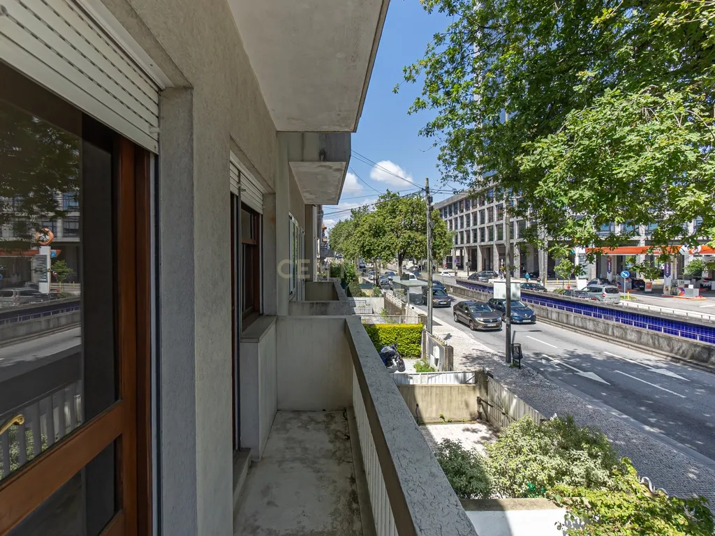 Andar Moradia T5 – Antas, Avenida Fernão de Magalhães – Porto - Image 4