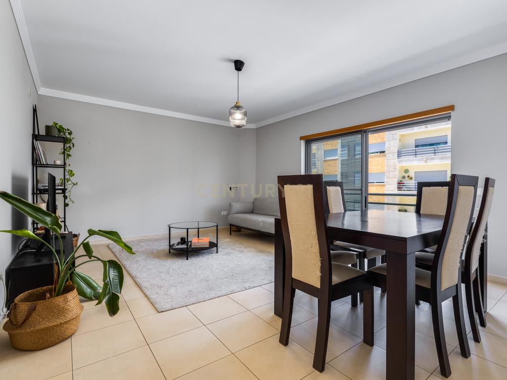 Apartamento T3 com Garagem na Quinta João de Ourém — Olhão - Image 2