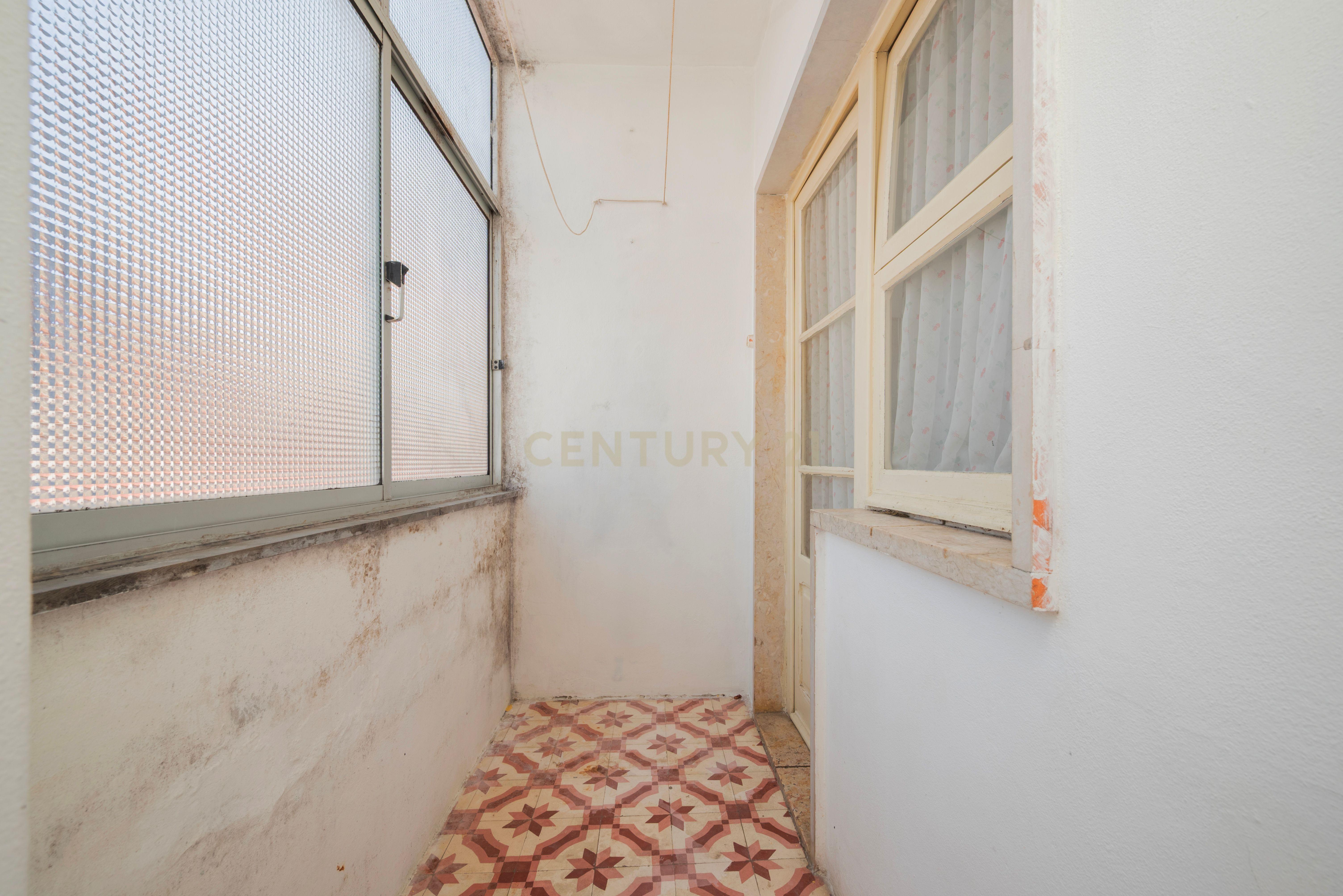 Fotografia 9 de Oportunidade Investimento - Apartamento T2 | Mercês | Algueirão Mem Martins | Sintra
