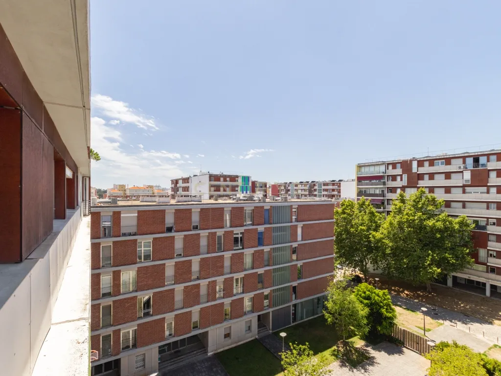 T1 Muito Espaçoso na Alta de Lisboa com Garagem e Arrecadação - Image 23