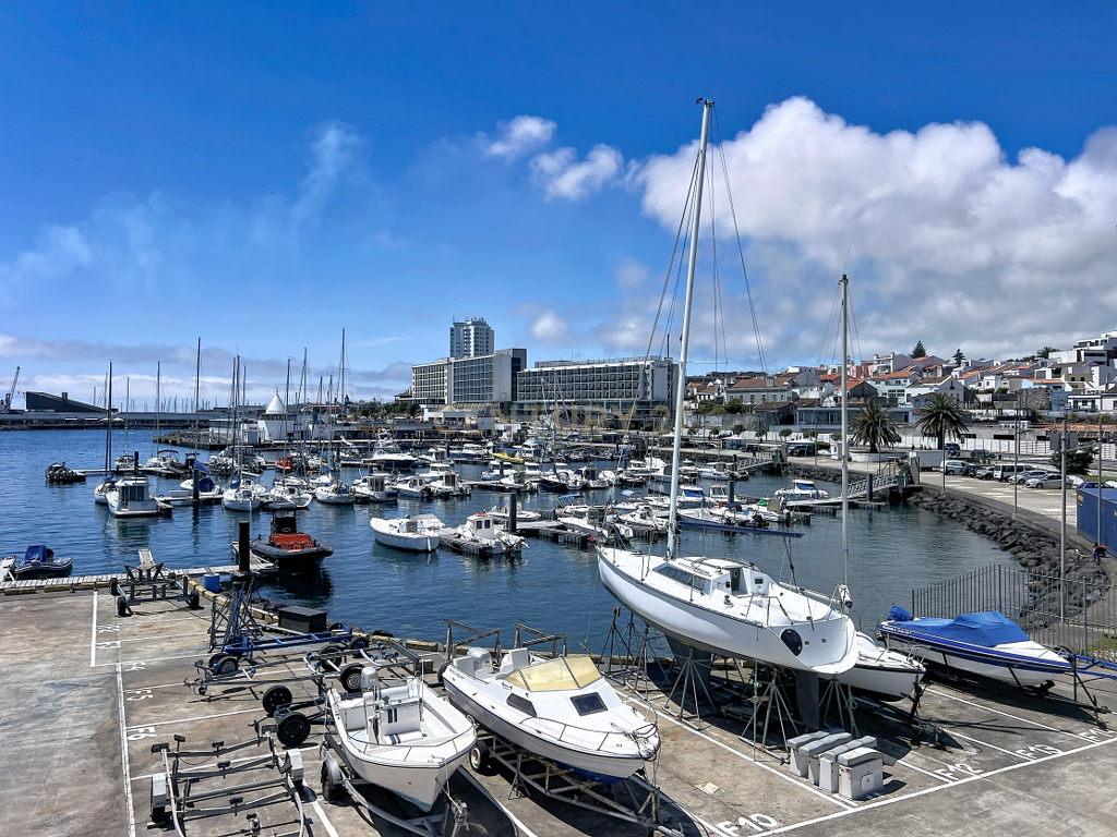 Penthouse T3 de Luxo no 20.º e Último Piso | Vista Mar Única sobre Ponta Delgada - Image 28