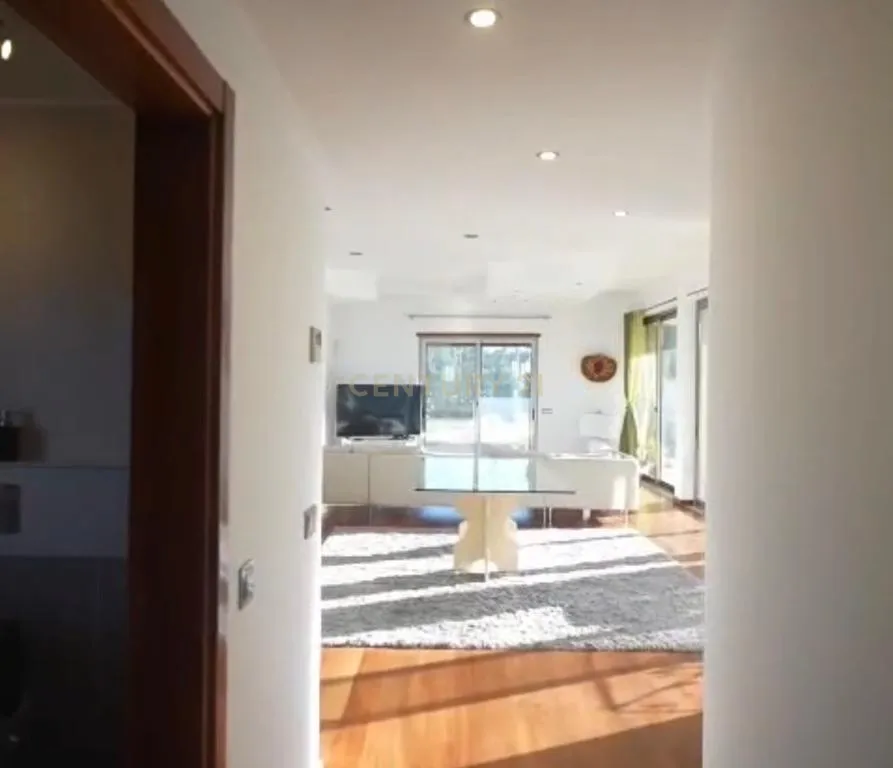 Casa T5 em Sesimbra, Setúbal com Piscina e Jardim Privado - Image 5