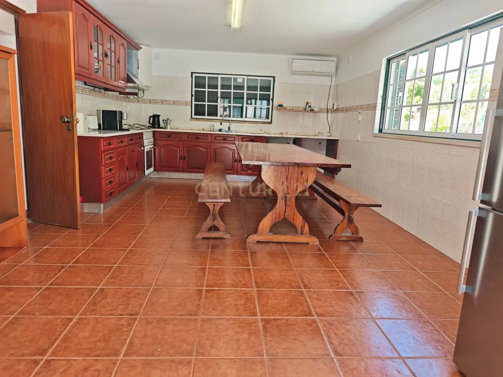 Moradia T4 em Quinta de 1950 com piscina e terra fértil - Image 6