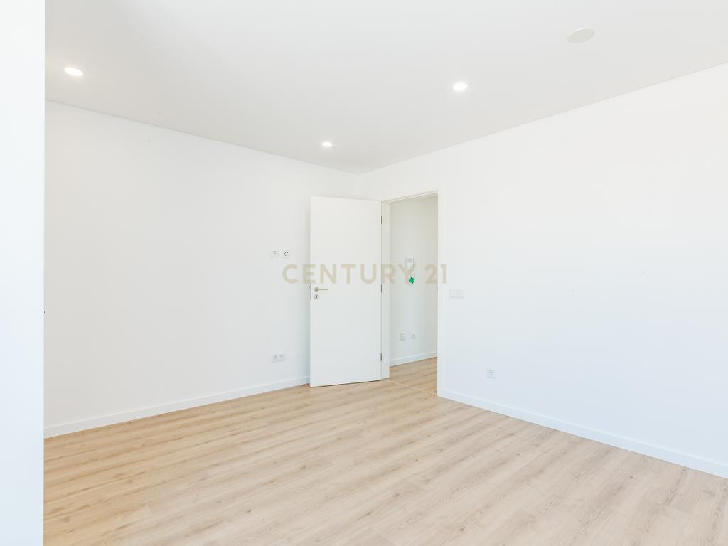 Apartamento T5 Duplex Único com 229 m² — Novo, Sofisticado e com Vista Panorâmica - Image 29