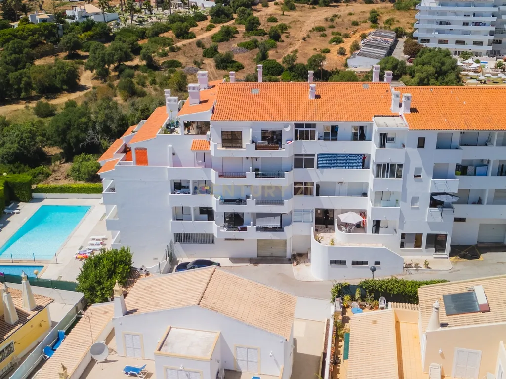 Apartamento renovado com Piscina, Garagem, com varandas, perto da praia em Alvor - Image 25