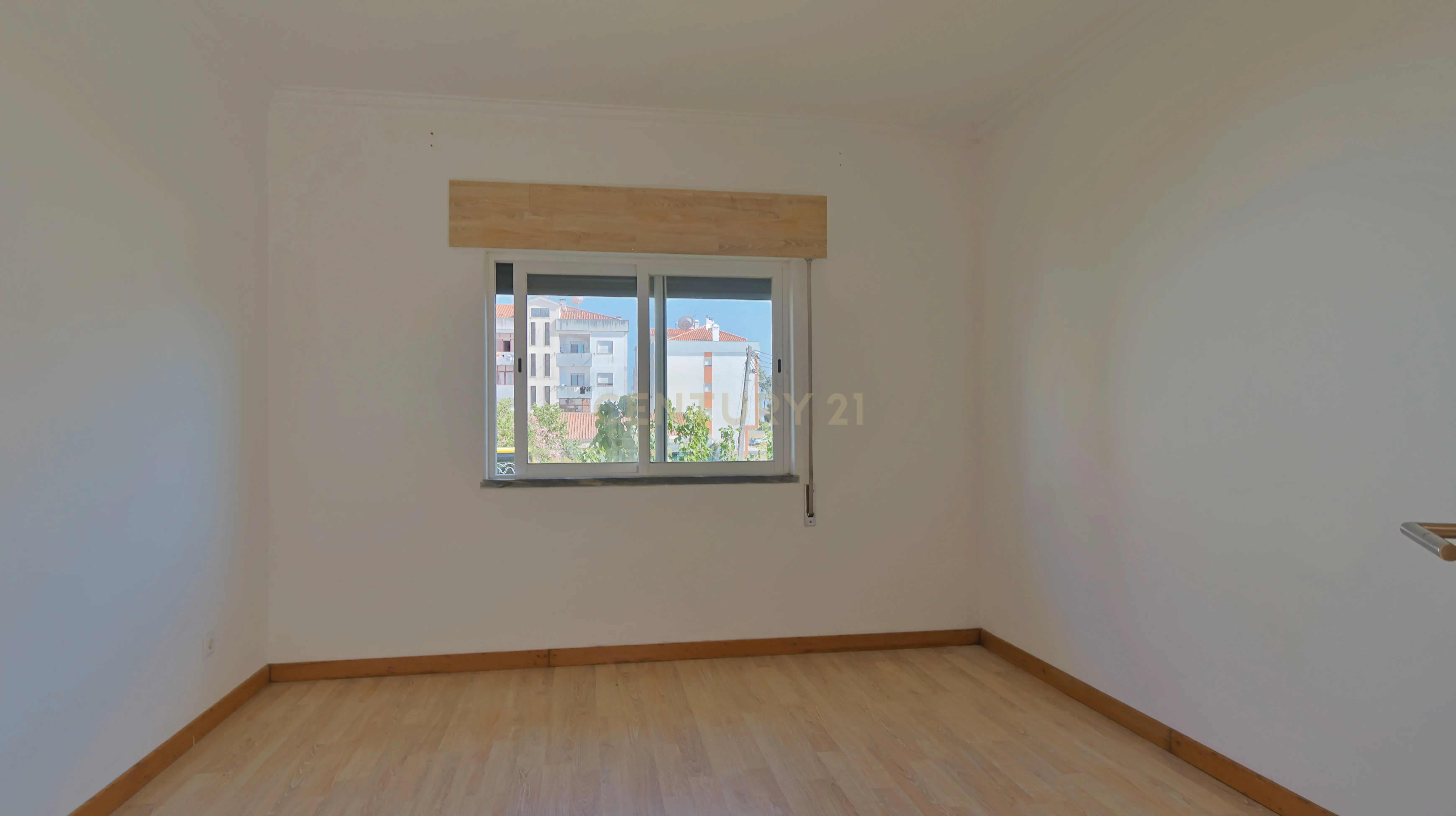 Fotografia 6 de Moradia T6 e espaço comercial