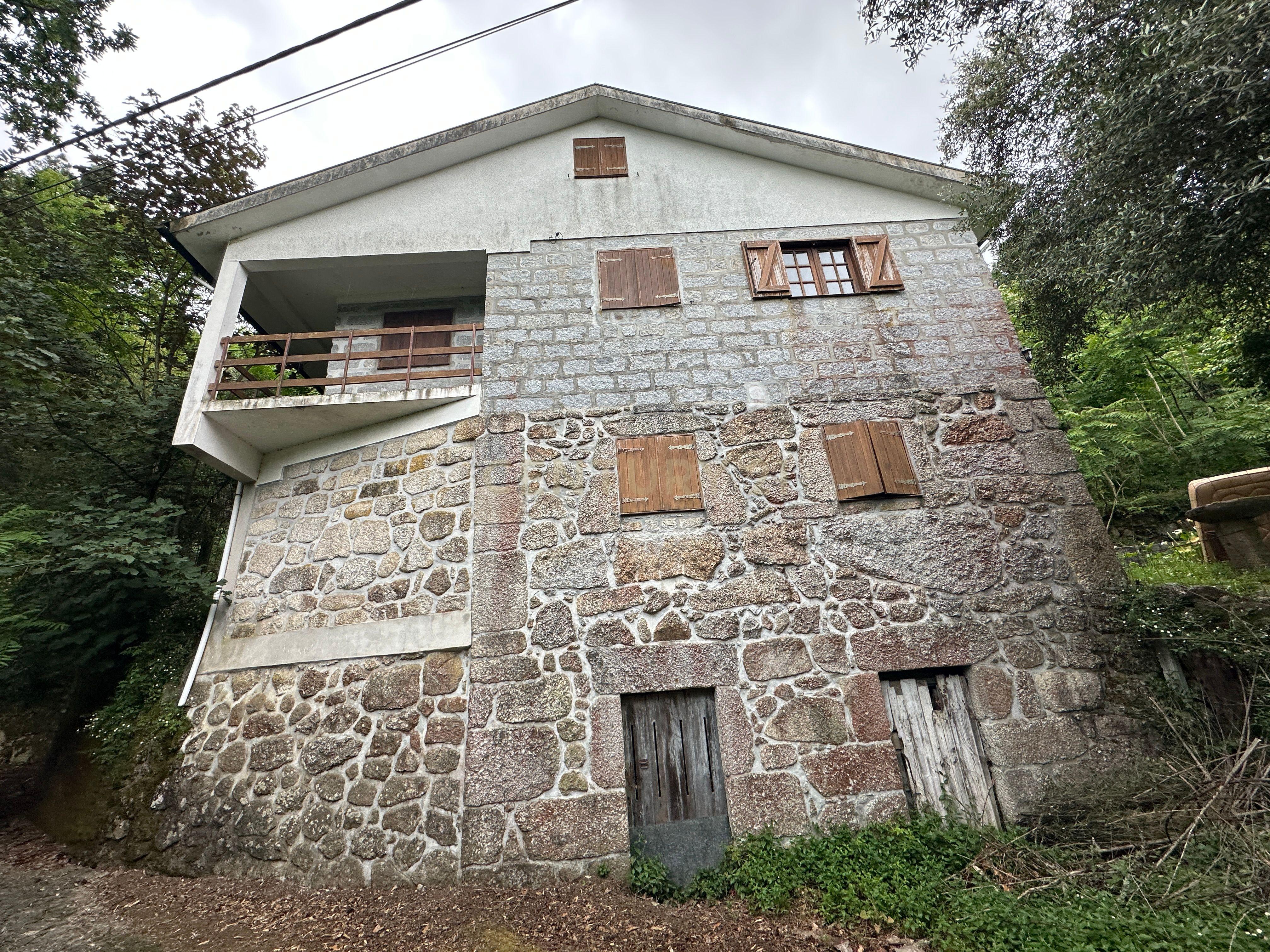 Fotografia 4 de Exclusiva Quinta com 20.000 m², no Gerês Moradia com 5 Suítes e Vista Rio – Rio Caldo