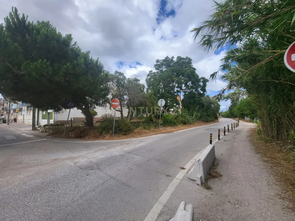 Terreno Urbano para Construção | Alhos Vedros | Excelente Oportunidade para Construtores e Investidores - Image 8
