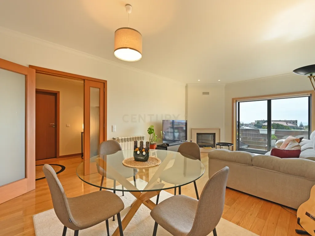 Apartamento Duplex T2+2 com 2 Suites e Terraço privativo em Canidelo - Image 1