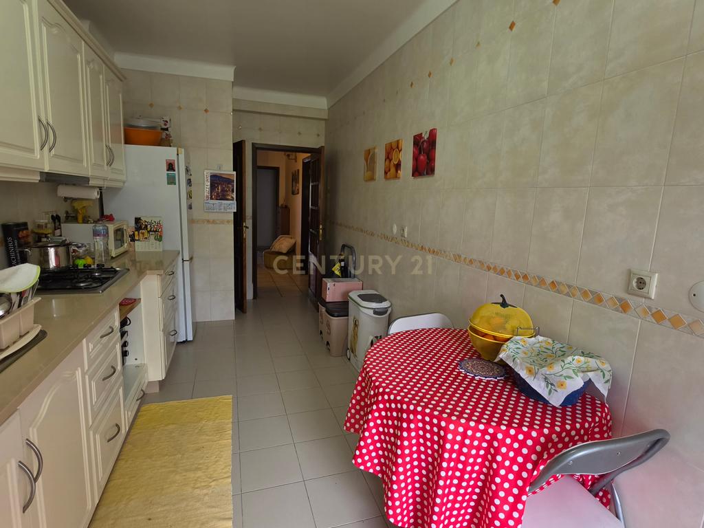 Apartamento Duplex T5 no centro de Palmela - Image 23