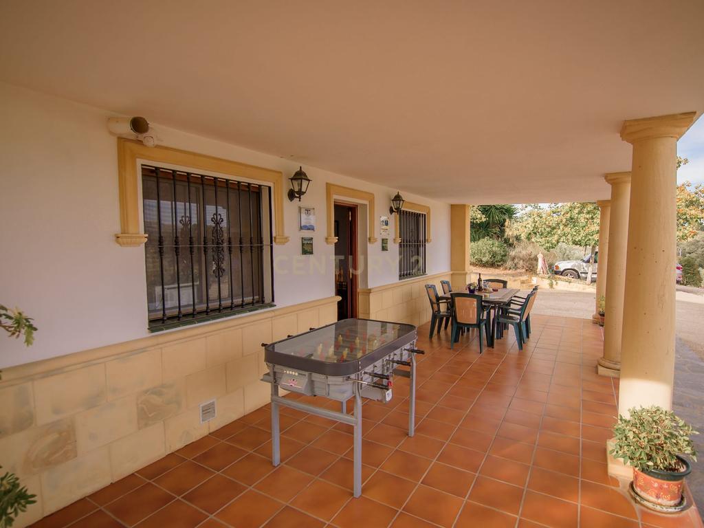 Uma propriedade rural rodeada pela natureza com uma casa de dois andares, piscina privada vedada e terraço para banhos de sol, licença turística, um olival produtivo, instalações para animais adaptáveis ​​e acesso pavimentado a apenas 10 minutos de Ronda. - Image 40