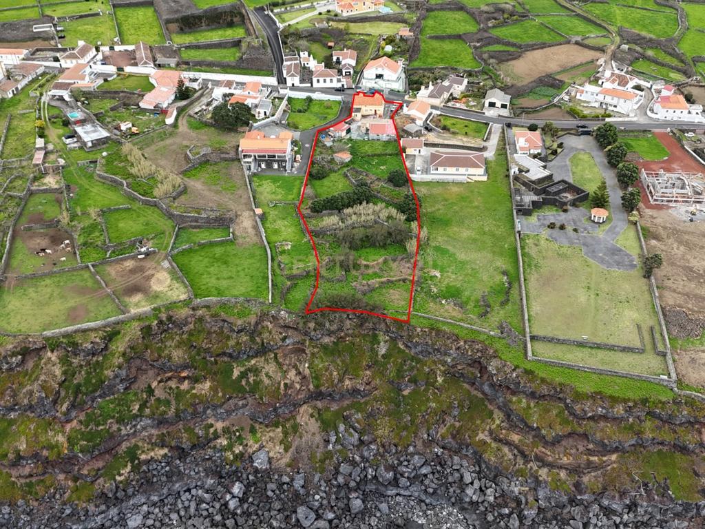 Moradia T5 com vista mar e acesso direto ao oceano, São Bartolomeu de Regatos-Ilha Terceira - Image 35