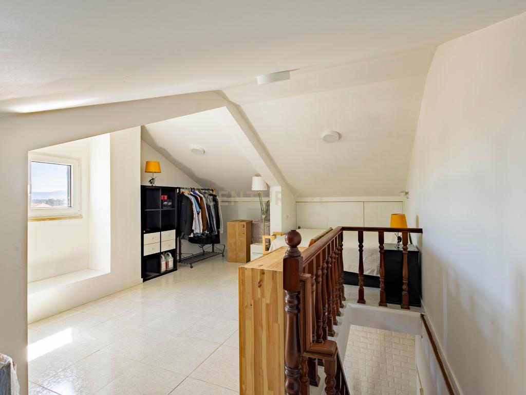 Moradia T2 Geminada com Aproveitamento de Sótão na Quinta do Conde - Image 23