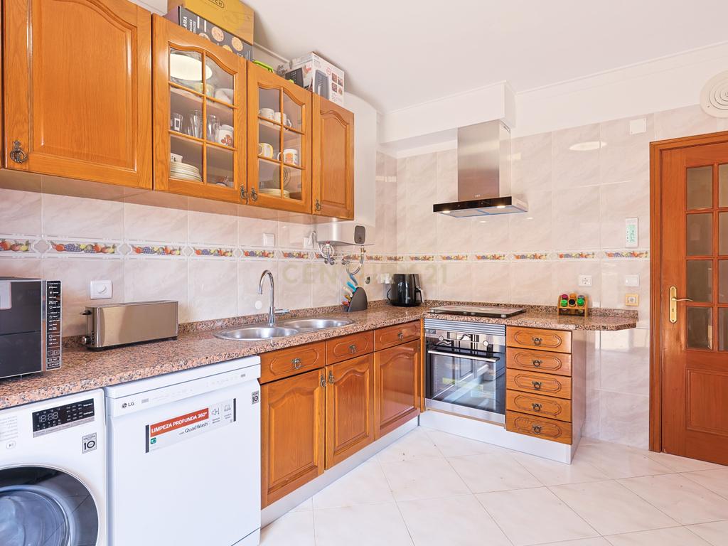 Apartamento T2 nas Quintinhas, Charneca de Caparica, com Terraço e Garagem - Image 14
