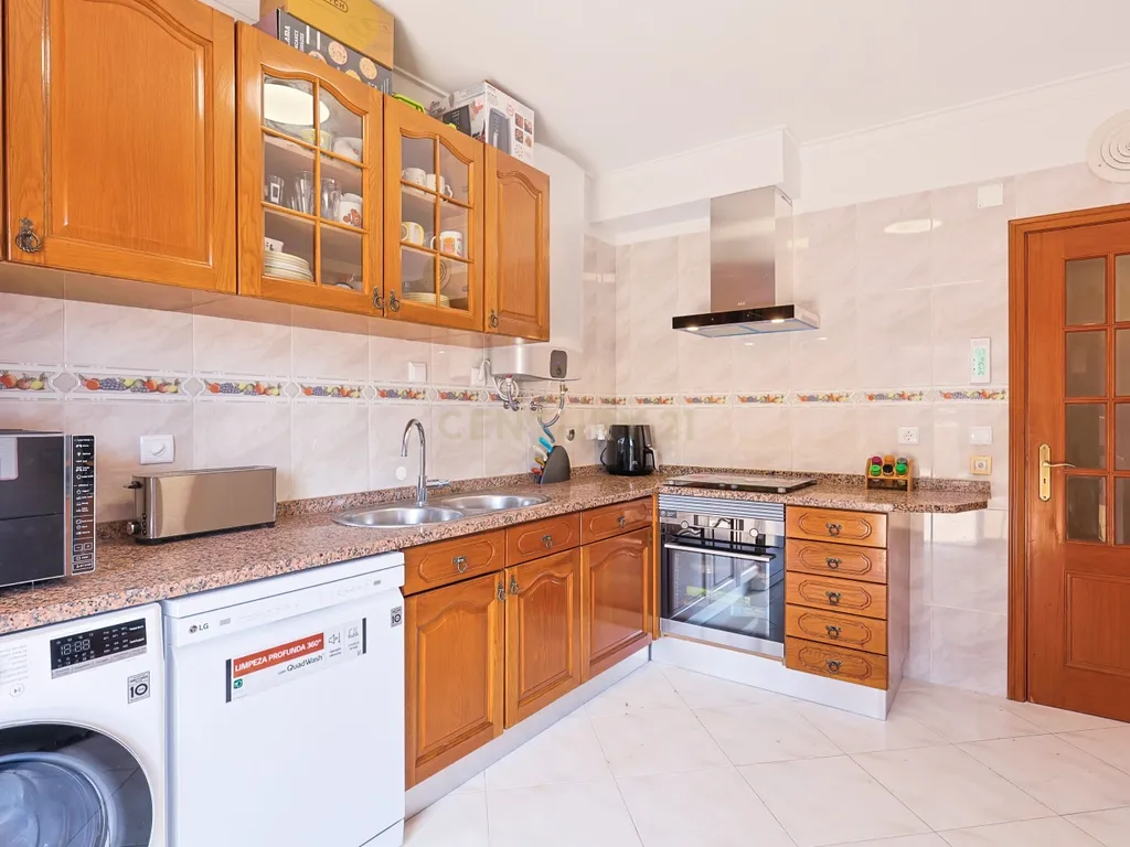 Apartamento T2 nas Quintinhas, Charneca de Caparica, com Terraço e Garagem - Image 14