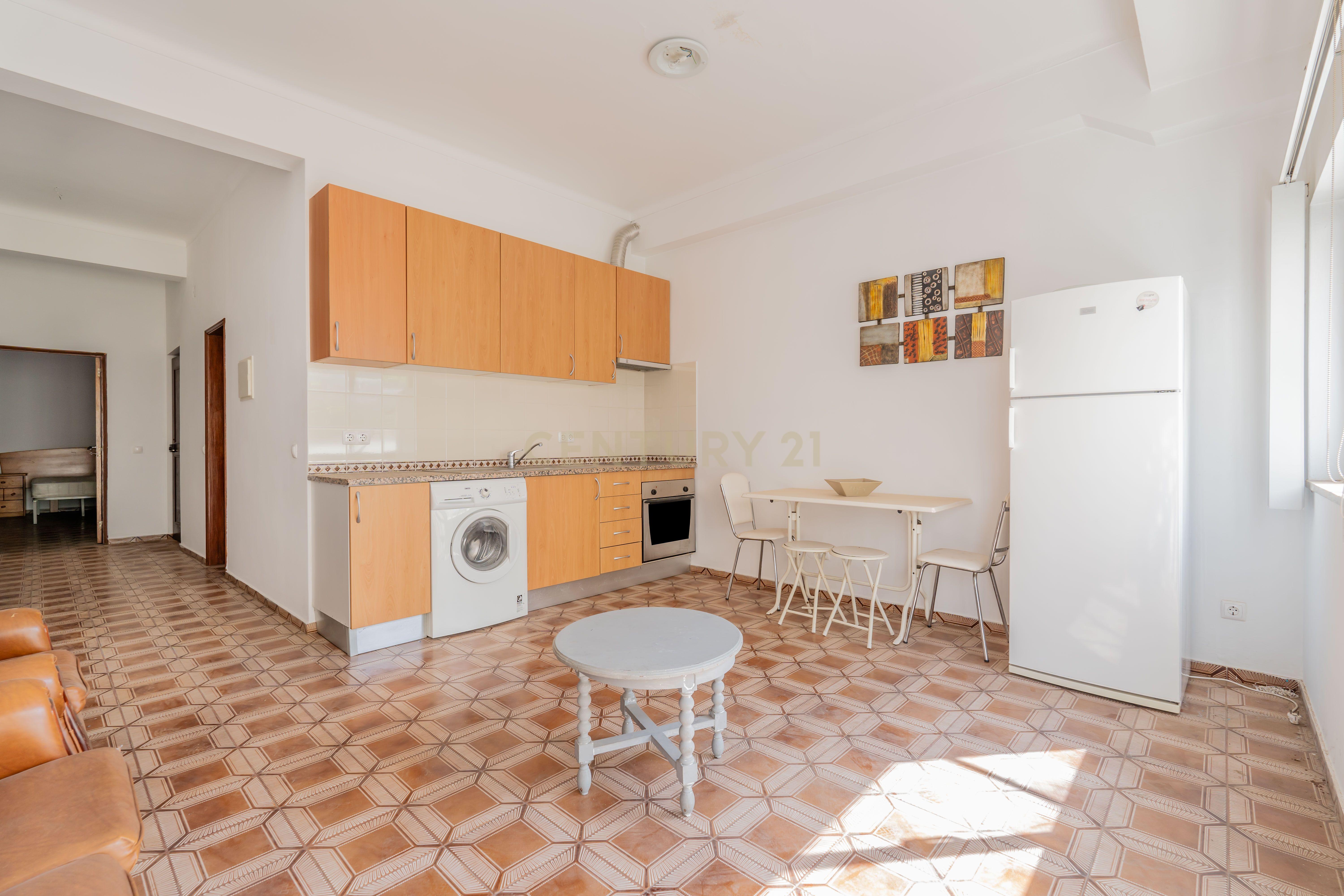 Fotografia 6 de Prédio Comercial no Centro de Portimão com Potencial para 3 Apartamentos