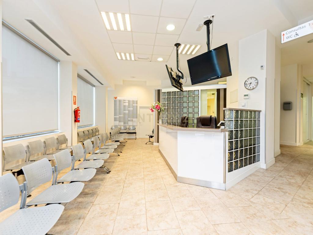 Loja Comercial Luxuosa em Madrid - 306m² com Excelente Localização - Image 3