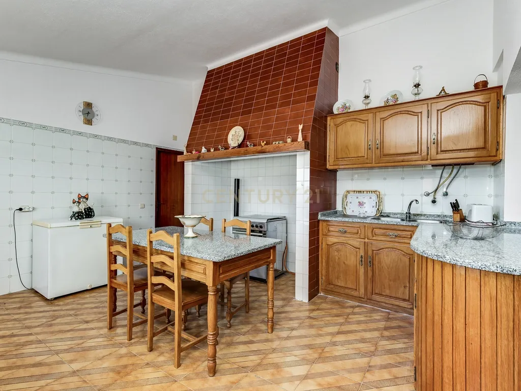 Moradia T8 de 288 m² no Centro de Montargil – Junto à Barragem - Image 7
