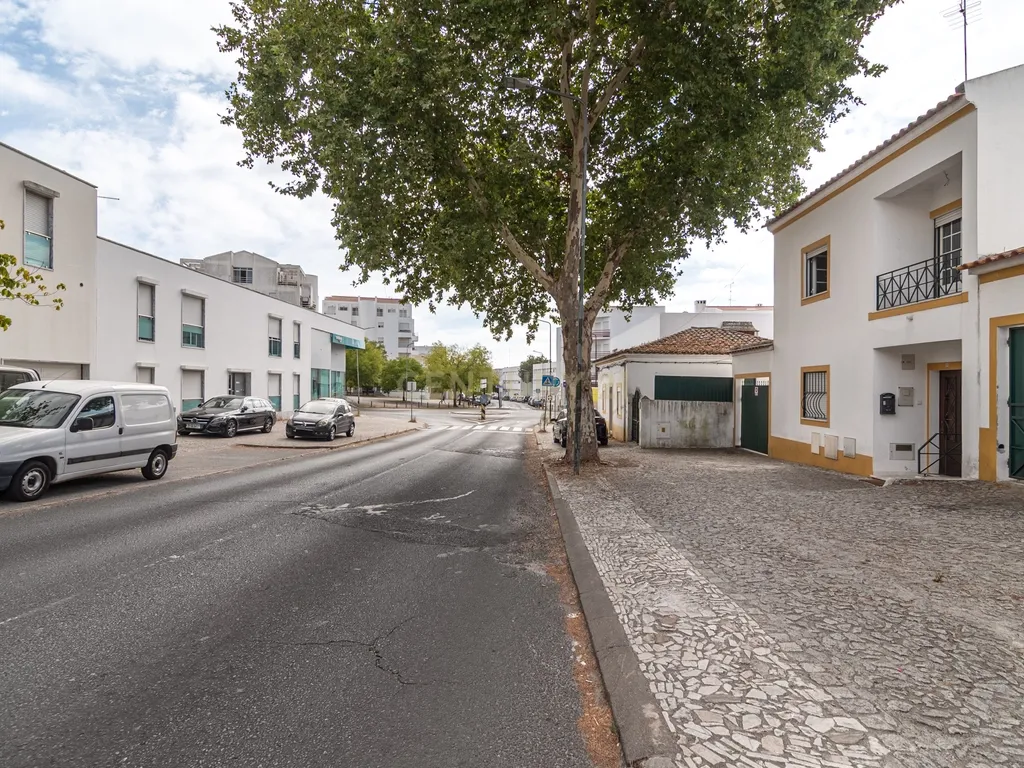 Moradia T2 no Centro de Évora (1º Andar) - Image 37